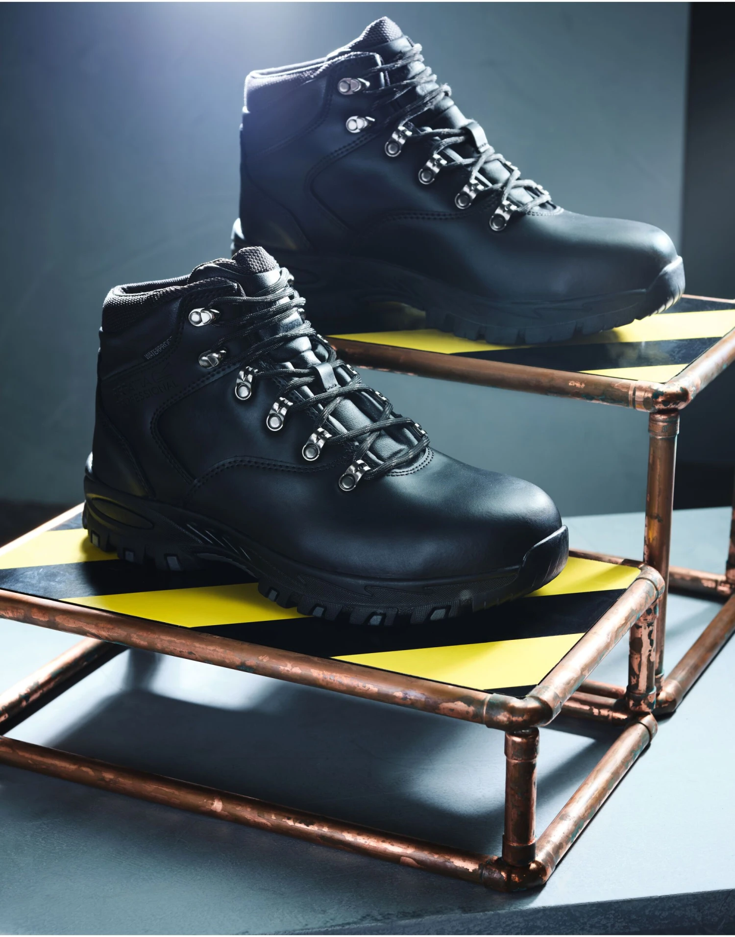 Regatta Safety Footwear Gritstone S3 Safety Hiker Boot 6 Regatta Safety Footwear Gritstone S3 Safety Hiker Boot - Image 4